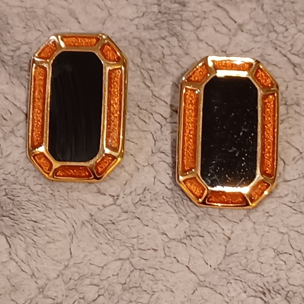 Earrings solid little bigger than a quarter
